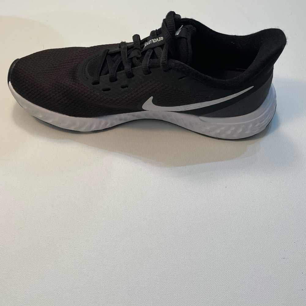 Amputee Nike Revolution Black and White  (Single Right Shoe  Only Size 8) SB-F